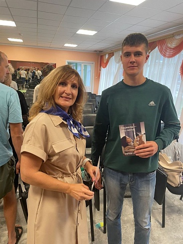 Сотрудники Иркутского филиала «СОГАЗ-Мед» поздравили учащихся с Днем знаний, новости, пресс-релизы, статьи, «СОГАЗ-Мед», омс